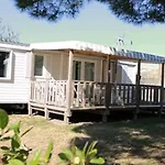 Zecamping 4 Anime Animaux Acceptes Avec Piscine Couverte Et Bar Villeneuve-en-Retz