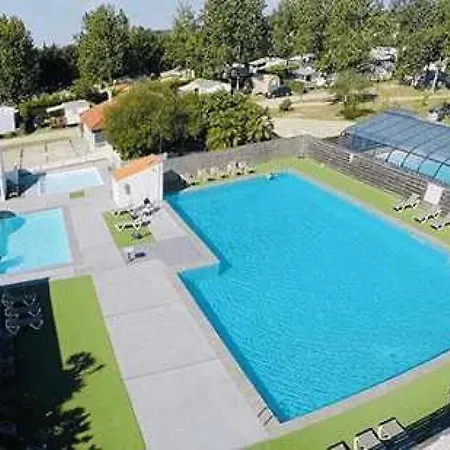 Zecamping 4 Etoiles Anime Animaux Acceptes Avec Piscine Couverte Et Bar Kemp 4*