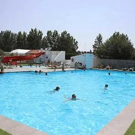 Zecamping 4 Etoiles Anime Animaux Acceptes Avec Piscine Couverte Et Bar Villeneuve-en-Retz