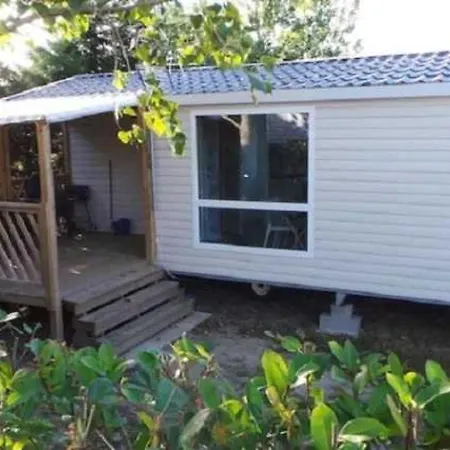 Zecamping 4 Etoiles Anime Animaux Acceptes Avec Piscine Couverte Et Bar Campingplads Villeneuve-en-Retz