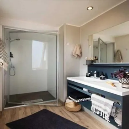 Zecamping 4 Etoiles Anime Animaux Acceptes Avec Piscine Couverte Et Bar Campingplads Villeneuve-en-Retz