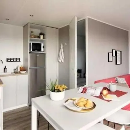 Кемпинг 4 Etoiles - Piscine - Efcha0 Villeneuve-en-Retz