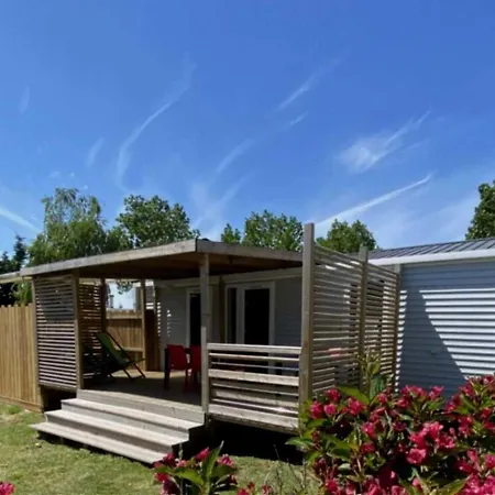 Campingplads Zecamping 4 Etoiles Anime Animaux Acceptes Avec Piscine Couverte Et Bar 4*
