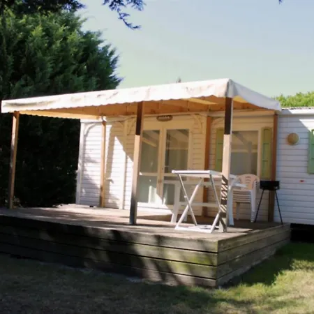 Zecamping 4 Etoiles Anime Animaux Acceptes Avec Piscine Couverte Et Bar 4* Villeneuve-en-Retz