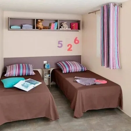 Zecamping 4 Etoiles Anime Animaux Acceptes Avec Piscine Couverte Et Bar Kemp 4*