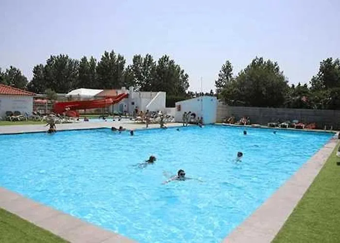 Zecamping 4 Anime Animaux Acceptes Avec Piscine Couverte Et Bar Villeneuve-en-Retz